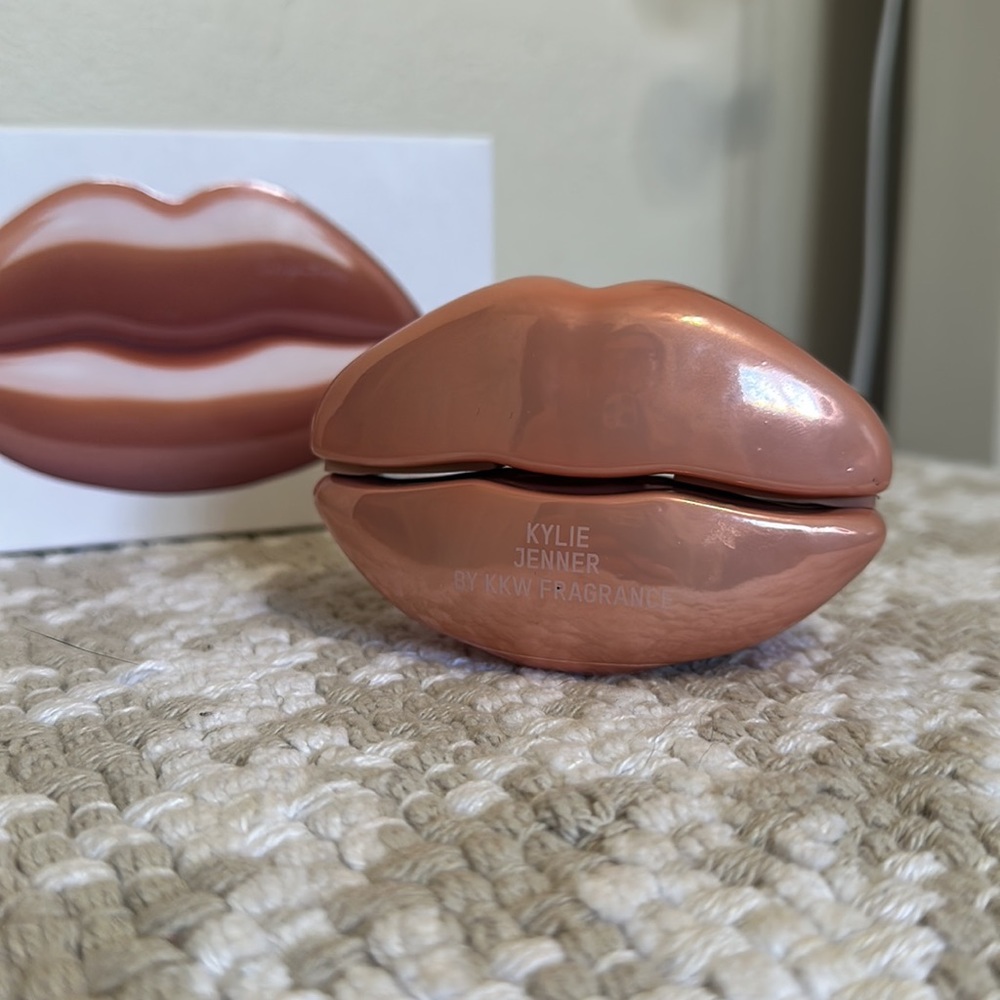 KKW x kylie nude lips